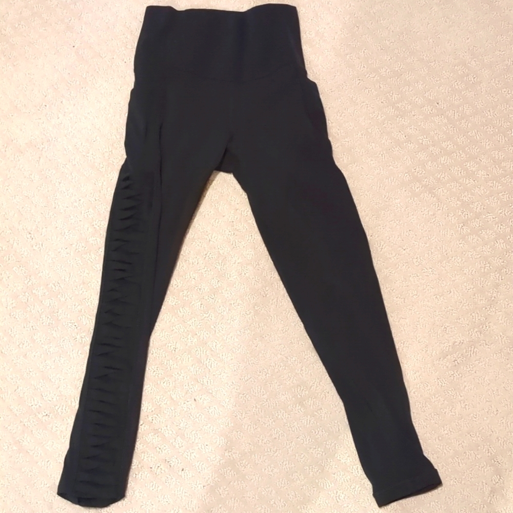 Athleta 7/8 tight in powervita material
